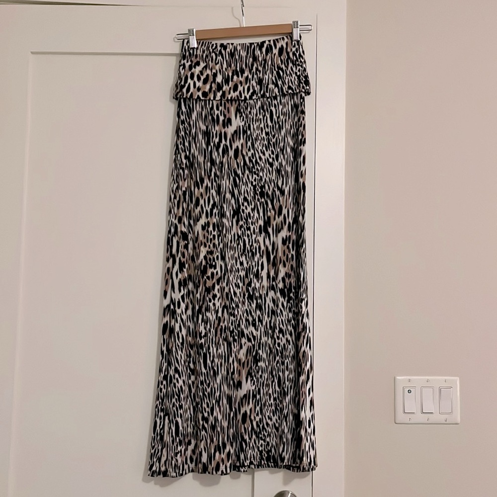 Leopard print jersey knit maxi skirt.
